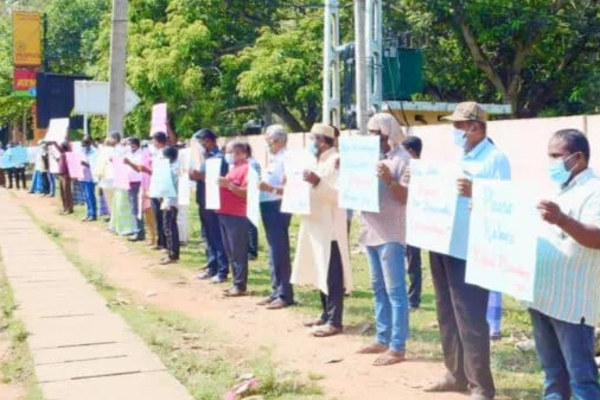 රිෂාඩ් නිදහස් කරන්නැයි ඉල්ලා විරෝධතාවක්(PHOTOS) | Rishad Badurdeen