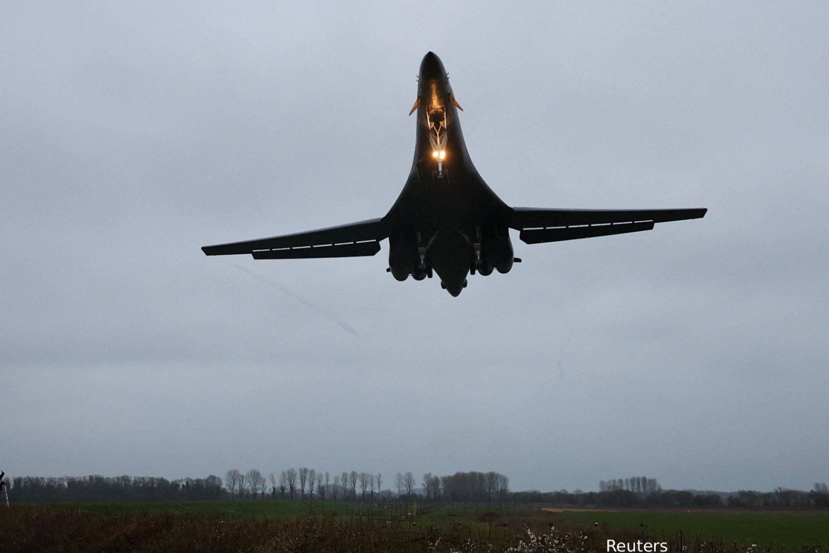 us jet flights fly to uk airbase against iran