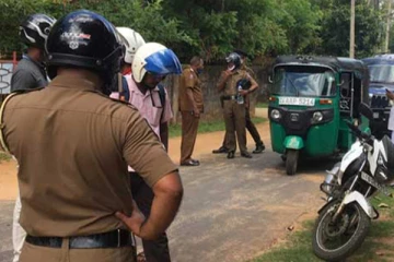 மோட்டார் சைக்கிள் திருட்டு: பெண் ஒருவர் கைது