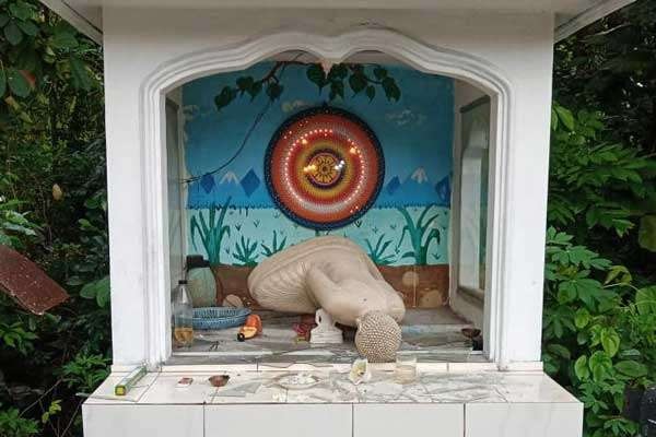 தலைகுப்புற கவிழ்ந்தார் புத்தர்..! | The Buddha Statue Was Damaged