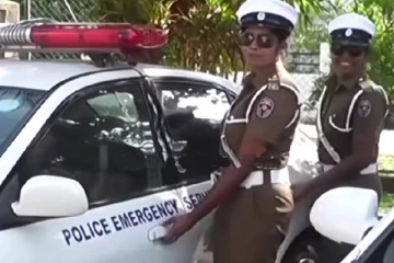 இலங்கையில் போக்குவரத்து கடமையில் குவிக்கப்பட்டுள்ள பெண் பொலிஸார்!