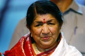 கொரோனாவால் உயிரிழந்த பிரபல பாடகி- கடும் சோகத்தில் சினிமாத்துறை