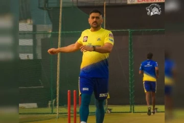 சென்னை அணிக்கு உற்சாக வரவேற்பு: கோப்பையை கைப்பற்ற மீண்டும் களத்தில் இறங்கிய தோனி