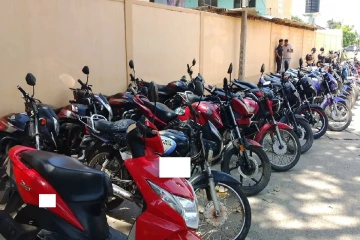 33 க்கும் மேற்பட்ட மோட்டார் சைக்கிள்கள் பறிமுதல் செய்த பொலிஸார்