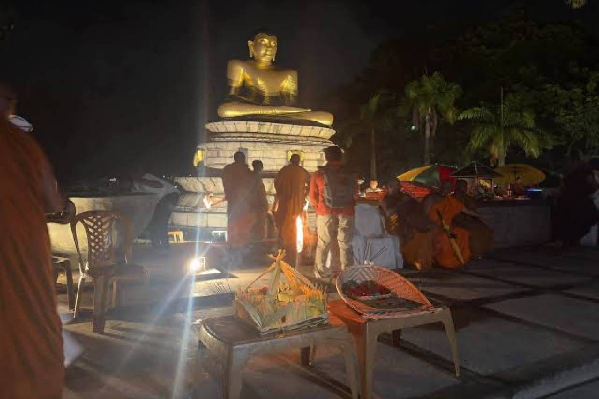 கொழும்பு விகாரமகாதேவி பூங்காவில் பதற்ற நிலை - பொலிஸ் அதிகாரி தொடர்பில் பெண்ணின் அதிர்ச்சி குற்றச்சாட்டு | Women S Accusation Against Police கொழும்பு விகாரமகாதேவி பூங்காவில் பதற்ற நிலை - பொலிஸ் அதிகாரி தொடர்பில் பெண்ணின் அதிர்ச்சி குற்றச்சாட்டு | Women S Accusation Against Police