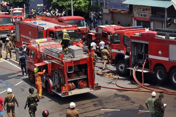 தென்னிலங்கையில் பயங்கரம் ; வாகன உதிரி பாகங்கள் நிலையத்தில் தீப்பரவல் | Fire Breaks Out Auto Spare Parts Station Colombo தென்னிலங்கையில் பயங்கரம் ; வாகன உதிரி பாகங்கள் நிலையத்தில் தீப்பரவல் | Fire Breaks Out Auto Spare Parts Station Colombo