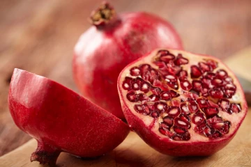 இனி மாதுளையின் தோலை தூக்கி எறியாதீங்க! பல அற்புத நன்மைகளை இது வழங்குமாம்!