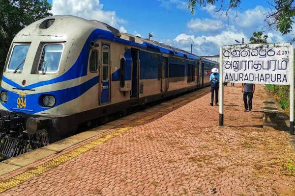 அனுராதபுரத்திற்கு இன்று விசேட புகையிரதத்தை இயக்க திட்டம்! | Plan To Run Special Train To Anuradhapura Today