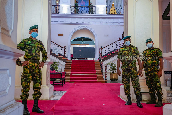 ஜனாதிபதி மாளிகைக்குள் நுழைந்த இராணுவம்! | The Army Entered The Presidential Palace