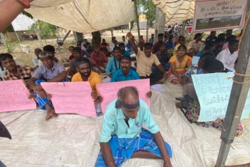 மேய்ச்சல் தரையை மீட்டுதர கோரி மட்டக்களப்பில் ஆர்ப்பாட்டம்