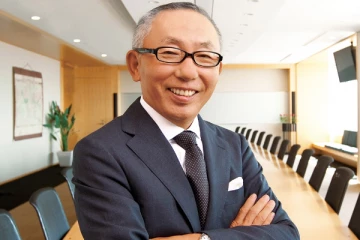 கிளீனராக தொடங்கிய வாழ்க்கை: ரூ.3.06 லட்சம் கோடிக்கு சொந்தக்காரரான தடாஷி யானாய்