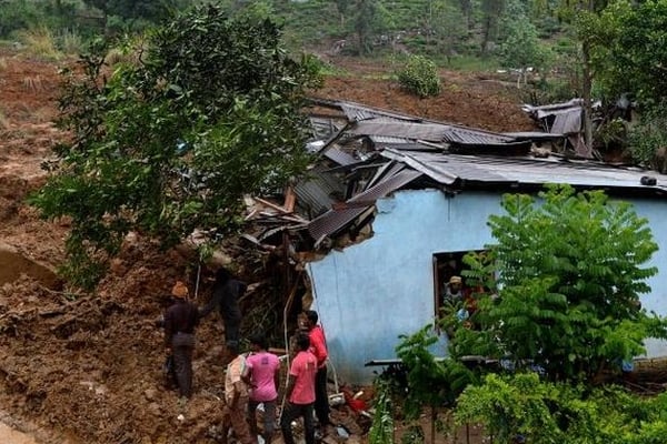 இலங்கையில் உயிருக்கு ஆபத்தான நிலையில் பெருமளவு மக்கள்! வெளியான அதிர்ச்சித் தகவல் | 15000 People In Danger In Sri Lanka இலங்கையில் உயிருக்கு ஆபத்தான நிலையில் பெருமளவு மக்கள்! வெளியான அதிர்ச்சித் தகவல் | 15000 People In Danger In Sri Lanka