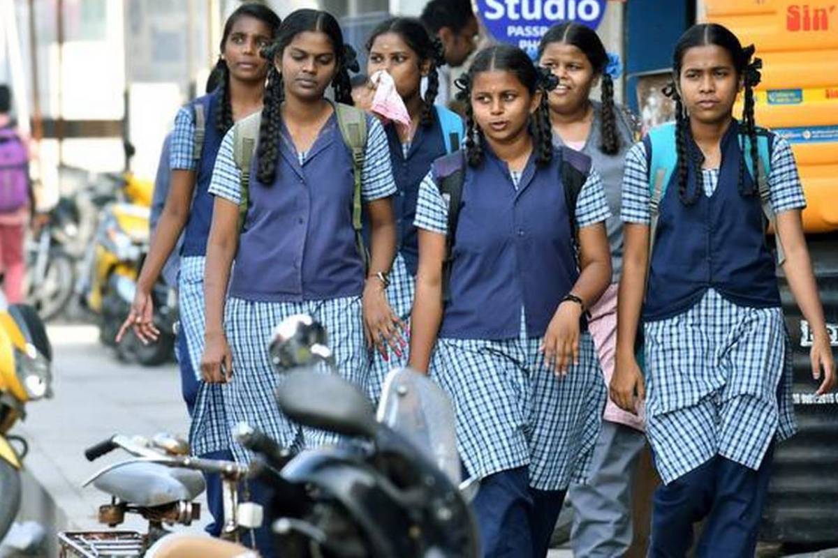 தேர்தலை முன்னிட்டு மாணவர்களுக்கு முன்கூட்டியே கோடை விடுமுறை | Summer Holidays For Students In Tamil Nadu