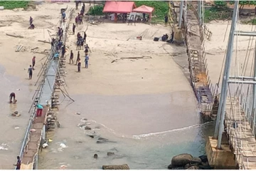 පරෙවි දුපතට තාවකාලික පාලමක්...