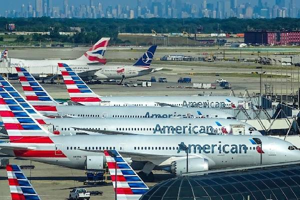 அமெரிக்க விமான நிலையங்கள் அதிரடி முடிவு... ரத்தாகும் ஆயிரக்கணக்கான சேவைகள் | Us Airports To Cut Thousands Of Flights அமெரிக்க விமான நிலையங்கள் அதிரடி முடிவு... ரத்தாகும் ஆயிரக்கணக்கான சேவைகள் | Us Airports To Cut Thousands Of Flights