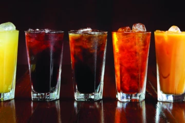 இலங்கையில் குளிர்பானம் அருந்திய தந்தையும், மகளும் ஆபத்தான நிலையில்