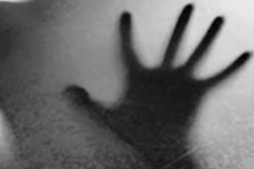 75 හැවිරිදි අපහසුතාවයෙන් පෙළෙන වයෝවෘද්ධ මාතාවකට පුද්ගලයෙක් ලිංගික අතවර කිරිමට තැත් කරලා..