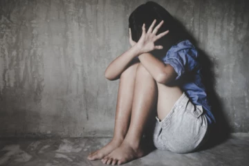 13 வயது சிறுமிக்கு பாலியல் தொல்லை - 90 வயது முதியவர் செய்த கொடூரம்