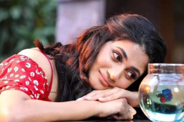 லாவண்டர் புடவையில் பூத்துக்குலுங்கும் லொஸ்லியாவின் புதிய புகைப்படங்கள்!