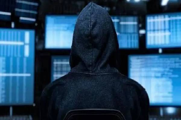 பிரித்தானியாவில் AIயால் பரவும் புதிய மோசடி ; புலம்பெயர் தமிழர்களுக்கான எச்சரிக்கை | New Scam Spreading Britain Warning Tamil Diaspora