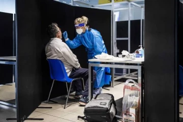 ஒமைக்ரான் பாதிப்பில் இருந்து குணமாகி வீடு திரும்பிய நோயாளிகள்! எந்த நாட்டில் தெரியுமா?