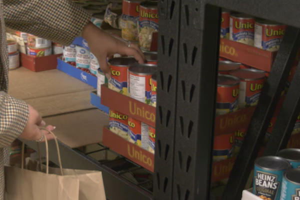 கனடாவில் உணவுக்கு திண்டாடும் பல்கலைக்கழக மாணவர்கள் | Upei Campus Food Bank Sees Student Visits Surge கனடாவில் உணவுக்கு திண்டாடும் பல்கலைக்கழக மாணவர்கள் | Upei Campus Food Bank Sees Student Visits Surge