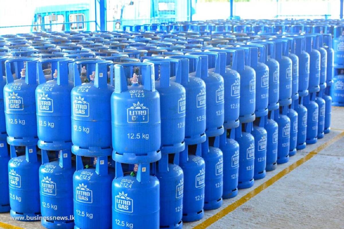 ஹோர்முஸ் நீரிணையில் சிக்கியிருந்த இந்திய எரிவாயு கப்பல்கள் பாதுகாப்பாக வெளியேற்றம் | Indian Gas Ships Stuck In The Strait Of Hormuz ஹோர்முஸ் நீரிணையில் சிக்கியிருந்த இந்திய எரிவாயு கப்பல்கள் பாதுகாப்பாக வெளியேற்றம் | Indian Gas Ships Stuck In The Strait Of Hormuz