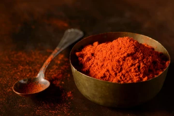 வயோதிப பெண் கண்ணில் மிளகாய் துாள் வீசி கொள்ளை!