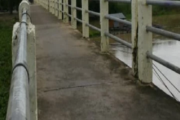 பாலம் இடிந்து வீழ்ந்ததில் பெண்கள் இருவர் காயம்