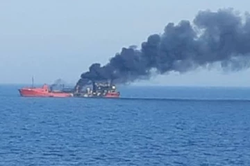 வெளிநாட்டு கப்பலை தாக்கி கடலில் மூழ்கடித்த ரஷ்ய துருப்பு்கள்!