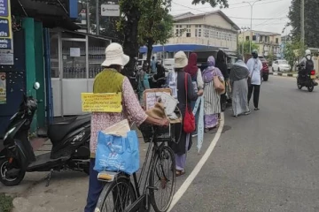 இஸ்ரேல் - காசா போர்... மட்டக்களப்பில் அமைதிப் பேரணி நடத்திய பெண்கள்!