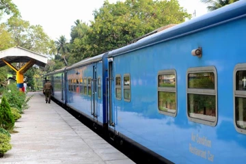 கொழும்பில் இருந்து யாழ்.சென்ற ரயிலில் மோதி மாணவன் பலி (PHOTO)