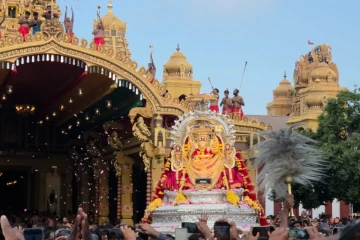 நல்லூர் அழகனவன் தேரேறி அருள்பாலிக்கும் ஆனந்தக் காட்சி - LIVE