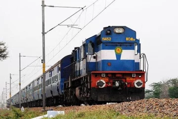 இனி தட்கல் ரயில் டிக்கெட்டுகளை முன்பதிவு செய்ய e-Aadhaar கட்டாயம்: இந்திய ரயில்வே அறிவிப்பு