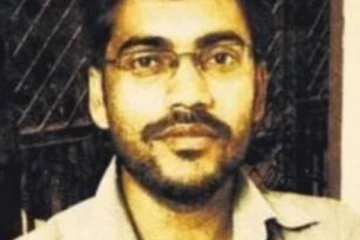 படிப்புக்காக செய்தித்தாள்களை விற்ற தையல்காரரின் மகன்.., UPSC தேர்வில் தேர்ச்சி