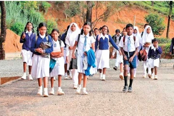 வவுனியாவில் பாடசாலை மாணவியை அழைத்து செல்ல முயற்சித்த நபர்