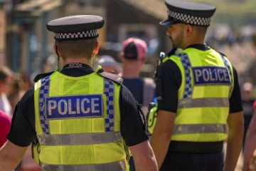 பிரித்தானியாவில் 2 இந்தியர்களுக்கு நீதிமன்றம் விடுத்த கடுமையான தண்டனை!