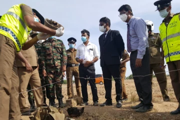 கிளிநொச்சியில் இராணுவ சீருடையுடன் மனித எச்சங்கள் மீட்பு!