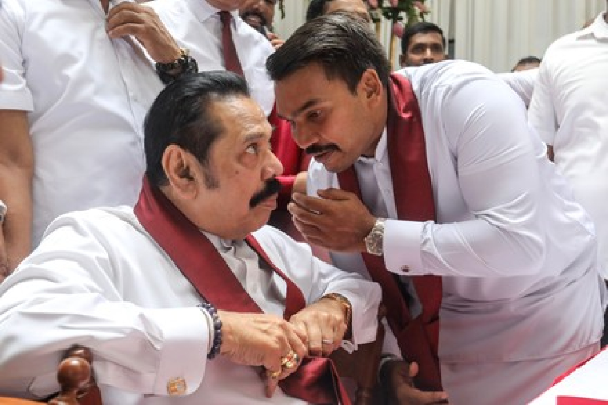 மருத்துவமனையில் இருந்து நாமலுக்கு கடிதம் அனுப்பிய மகிந்த ராஜபக்ஷ; கூறியது என்ன! | Mahinda Rajapaksa Sent A Letter To Namal Rajapaksa