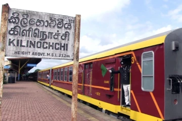 யாழ் ராணியில் மோதிய மோட்டார் சைக்கிள் ; குடும்பஸ்தருக்கு நேர்ந்த துயரம்