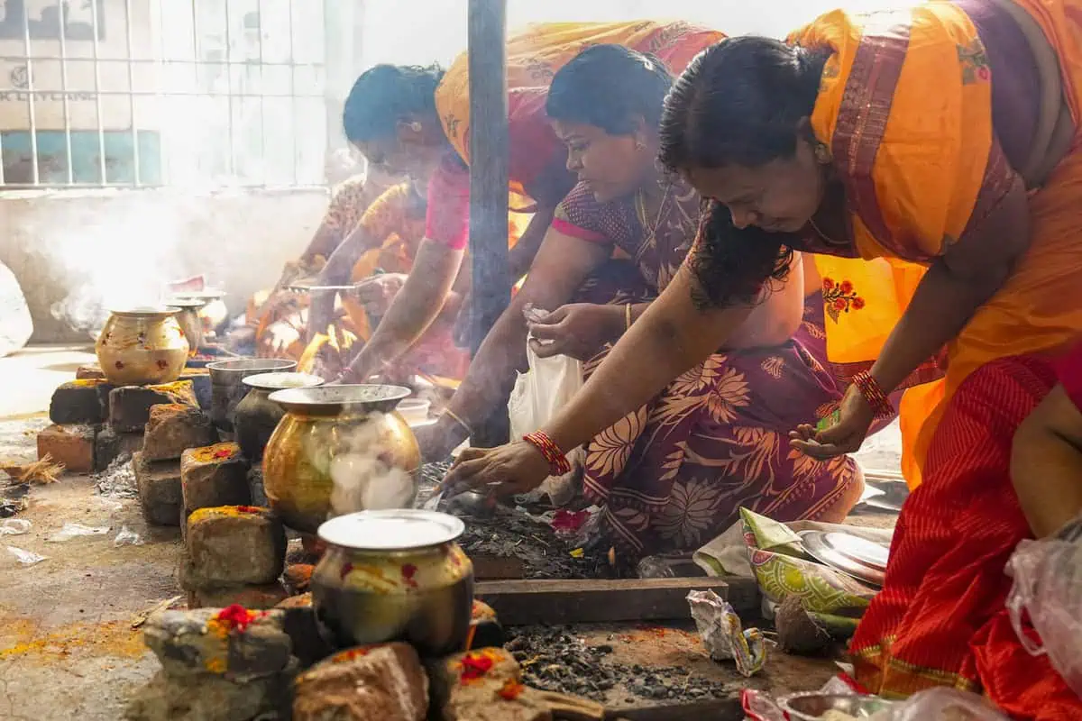 ஆடி மாத பொங்கல் வழிபாடு.. பெண்கள் கட்டாயம் தெரிந்துகொள்ள வேண்டிய பலன்கள் | Benefits Of Offering Pongal To Amman In Aadi Month ஆடி மாத பொங்கல் வழிபாடு.. பெண்கள் கட்டாயம் தெரிந்துகொள்ள வேண்டிய பலன்கள் | Benefits Of Offering Pongal To Amman In Aadi Month