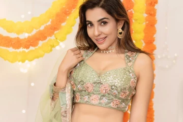 பார்வதி நாயர் தீபாவளி ஸ்பெஷல் போட்டோஷூட்