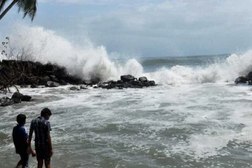 நீச்சல் பயிற்சியில்  ஈடுபட்ட மூவர் பலி
