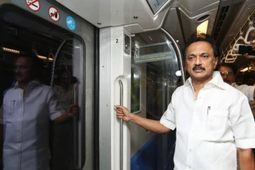 மெட்ரோ ரயிலில் பயணம் செய்த முதலமைச்சர் மு.க.ஸ்டாலின் - மக்களின் குறைகளை கேட்டறிந்தார்
