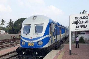 யாழில் இருந்து கொழும்பு  சென்ற ரயிலில் பற்றியது தீ