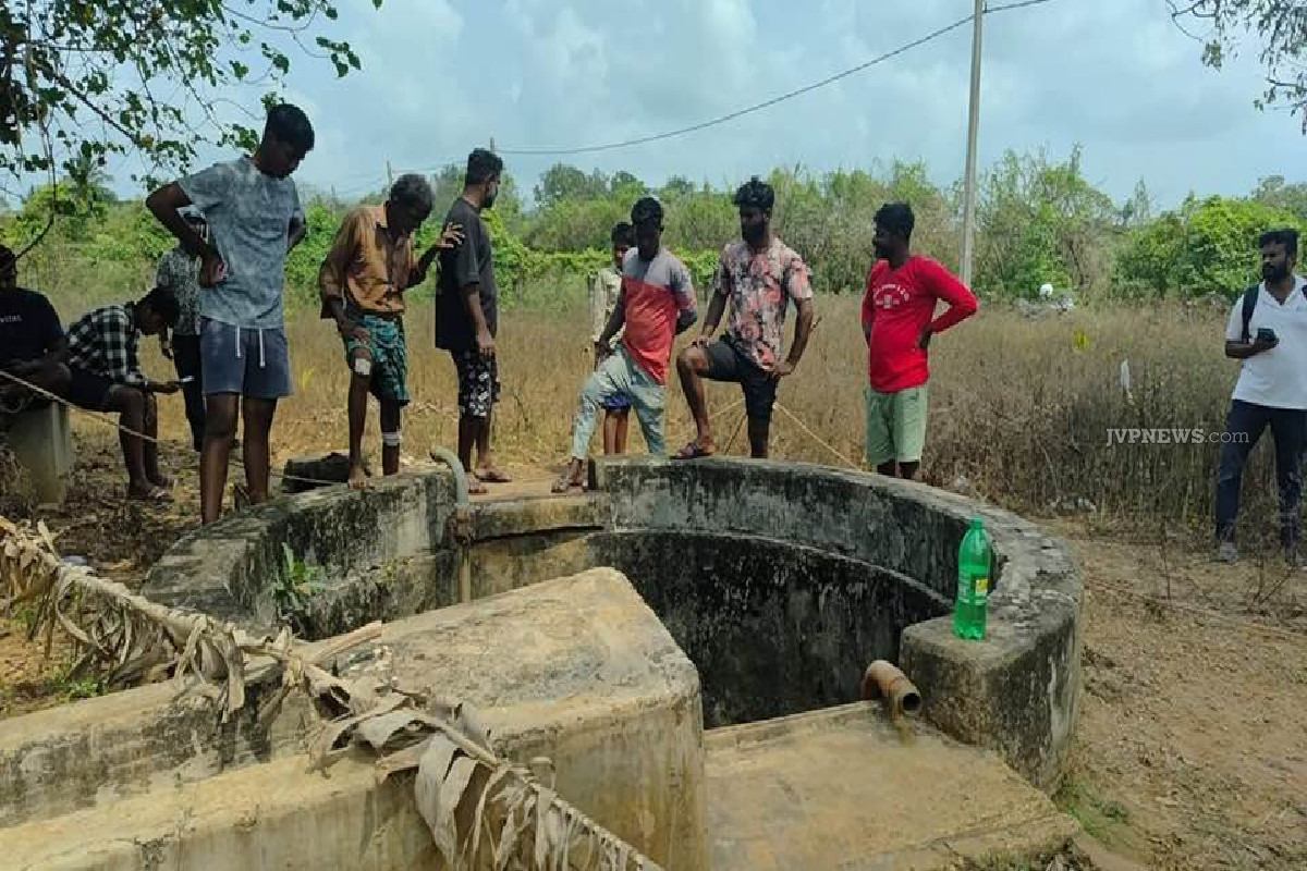 யாழில் கிணற்றில் மிதந்த சடலம் ; அநாதரவாக நிற்கும் மோட்டார் சைக்கிள்; பொலிஸார் தீவிர விசாரணை | Body Found Floating In Well In Jaffna Murder