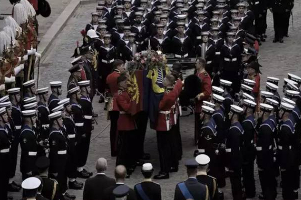 பிரித்தானிய மகாராணி 2-ம் எலிசபெத்தின் உடல் அடக்கம்! | Britain S Queen Elizabeth Ll Buried