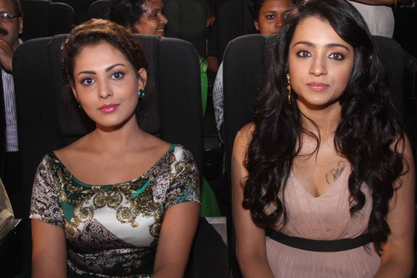 இந்த நடிகையையும் விட்டுவைக்காத கமல் ஹாசன்!! வீடியோவை பார்த்து ஷாக்காகும் ரசிகர்கள் | Kamal Haasan Liplock Scene Viral In Social Media இந்த நடிகையையும் விட்டுவைக்காத கமல் ஹாசன்!! வீடியோவை பார்த்து ஷாக்காகும் ரசிகர்கள் | Kamal Haasan Liplock Scene Viral In Social Media