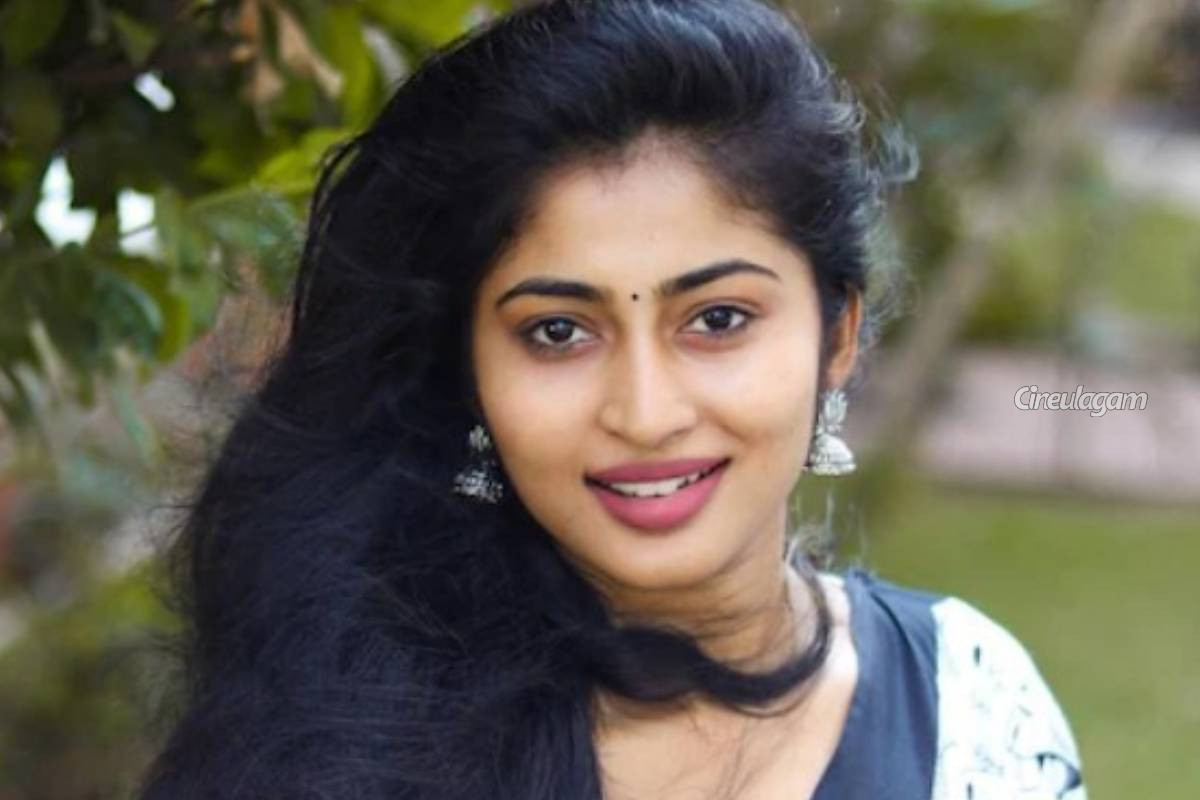 தனது பிறந்தநாளை சக நடிகர்களுடன் கேக் வெட்டி கொண்டாடிய வீரா சீரியல் நடிகை வைஷ்ணவி... வீடியோ இதோ | Serial Actress Vaishnavi Birthday Celebration