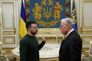 பேச்சைக் குறைங்க...ஜெலென்ஸ்கி உடனான சந்திப்பில் ட்ரம்பின் தூதர் கடுகடுப்பு